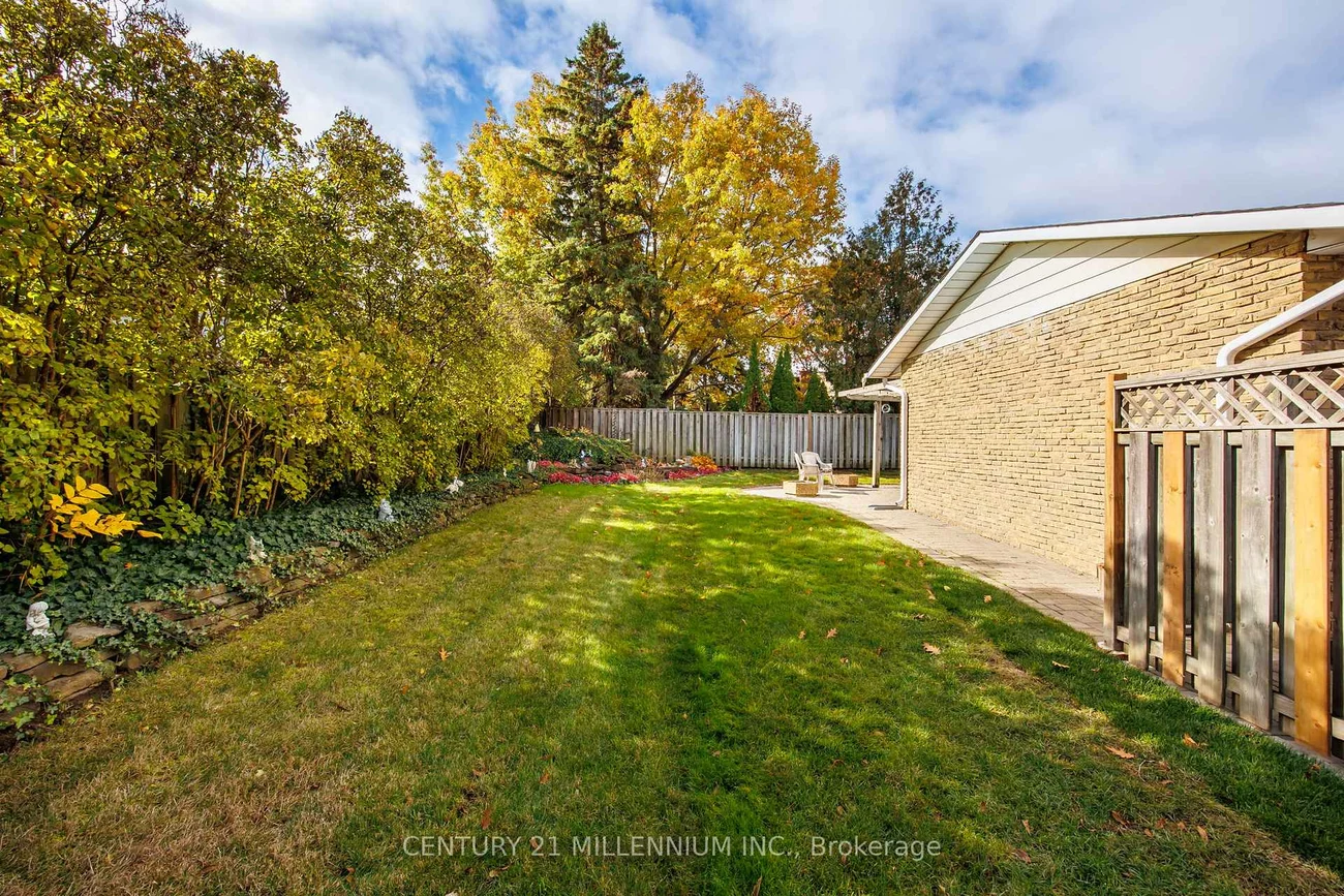 2, Pine Cliff, Streetsville, Mississauga