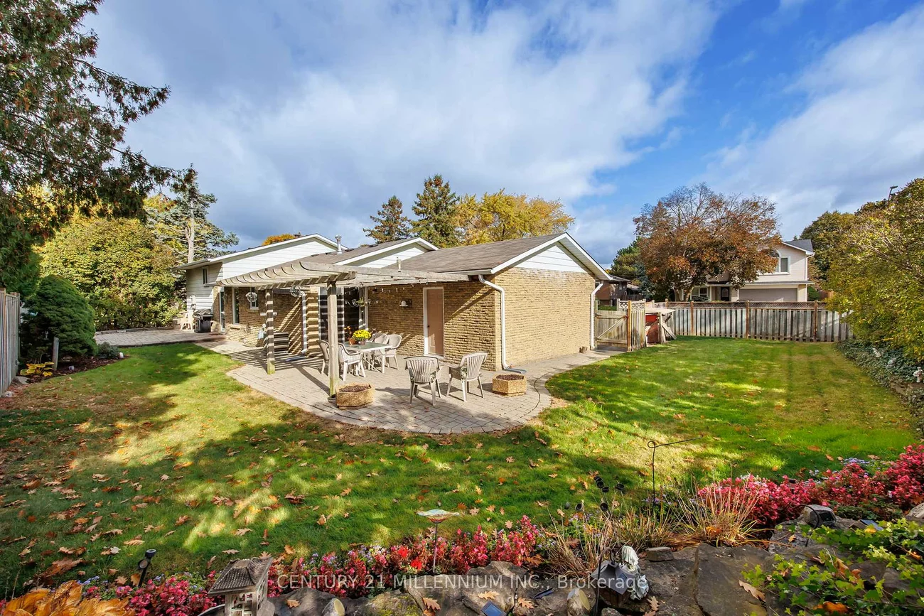 2, Pine Cliff, Streetsville, Mississauga