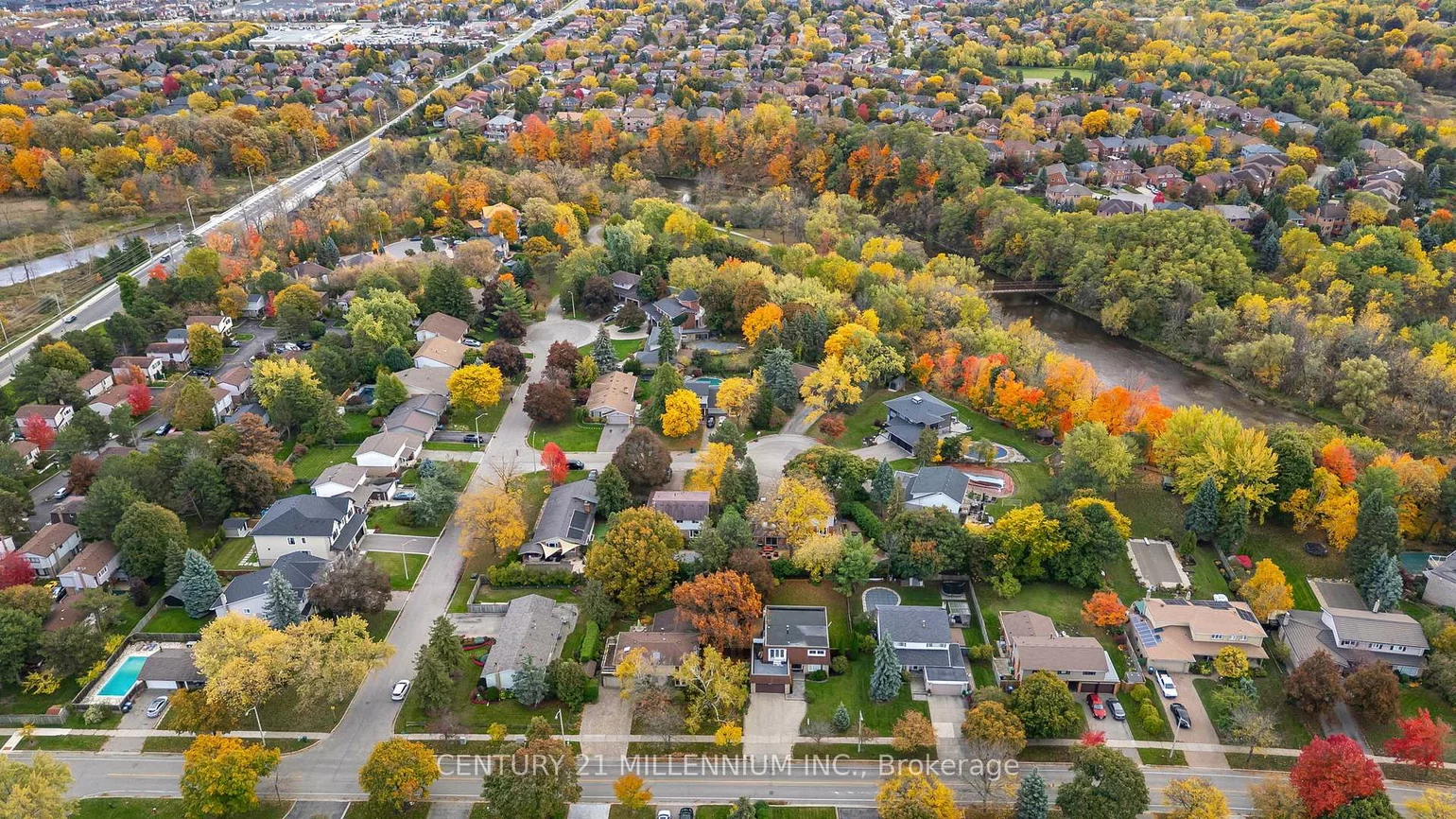 2, Pine Cliff, Streetsville, Mississauga