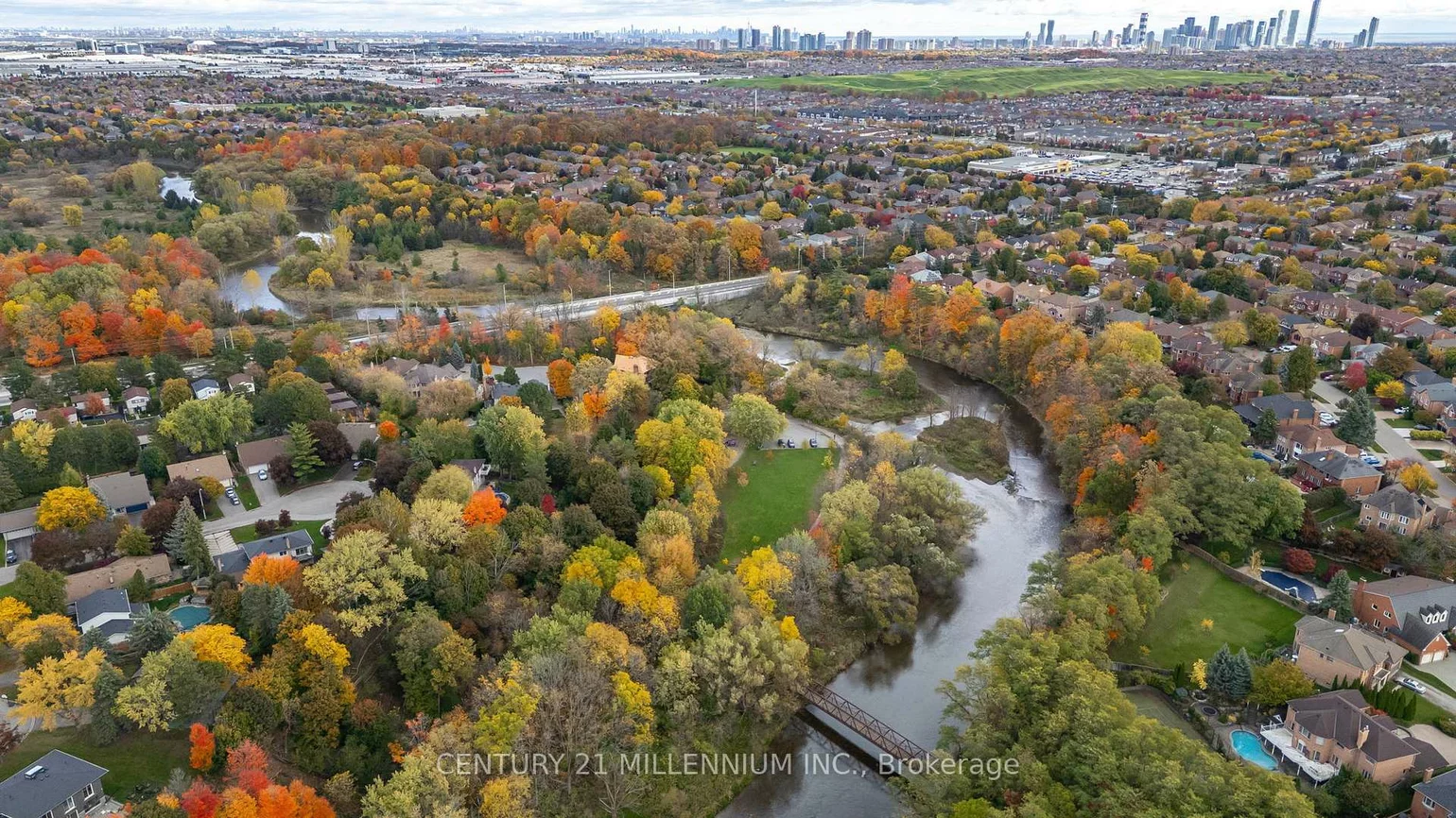 2, Pine Cliff, Streetsville, Mississauga