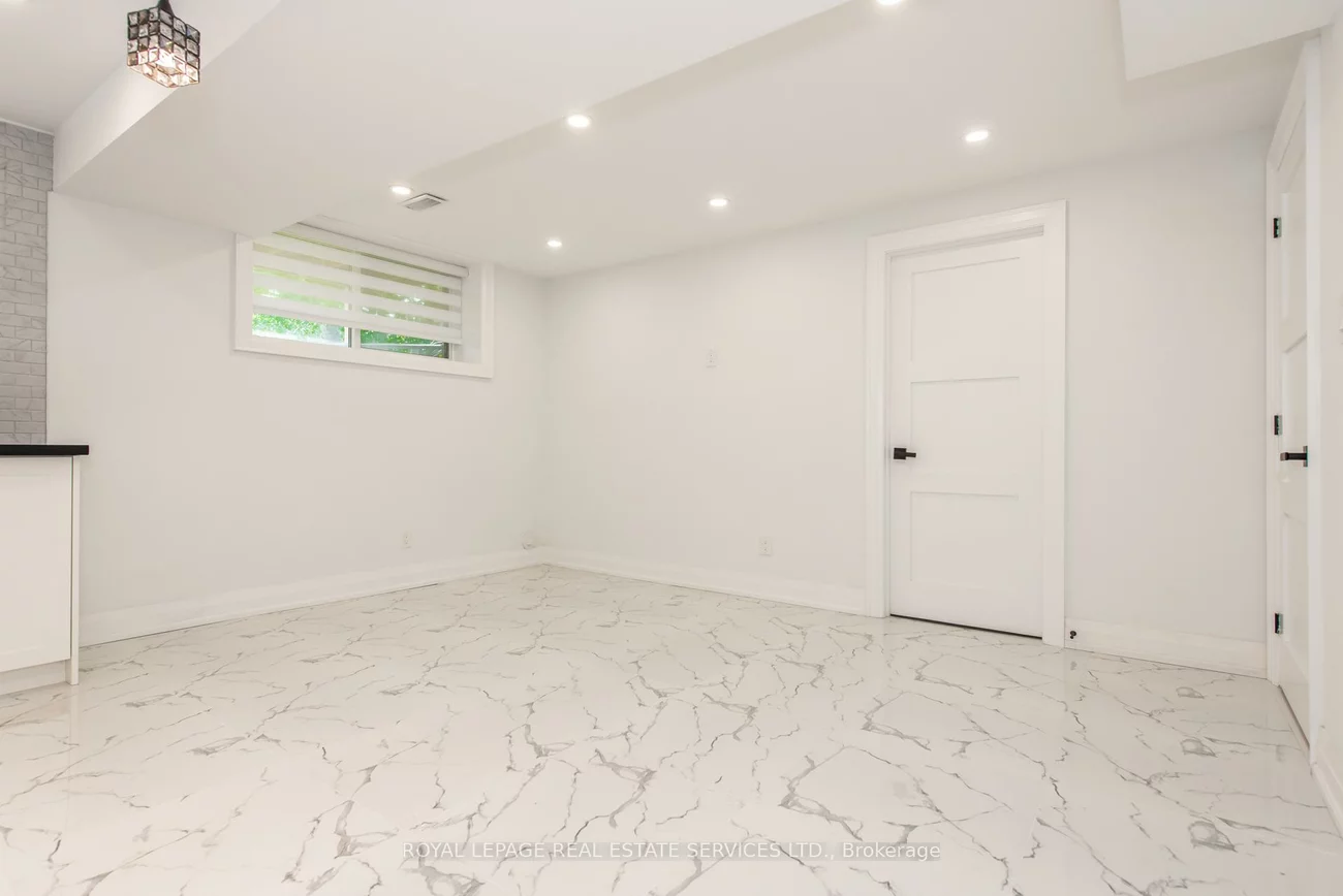 1204, Argreen, Mineola, Mississauga