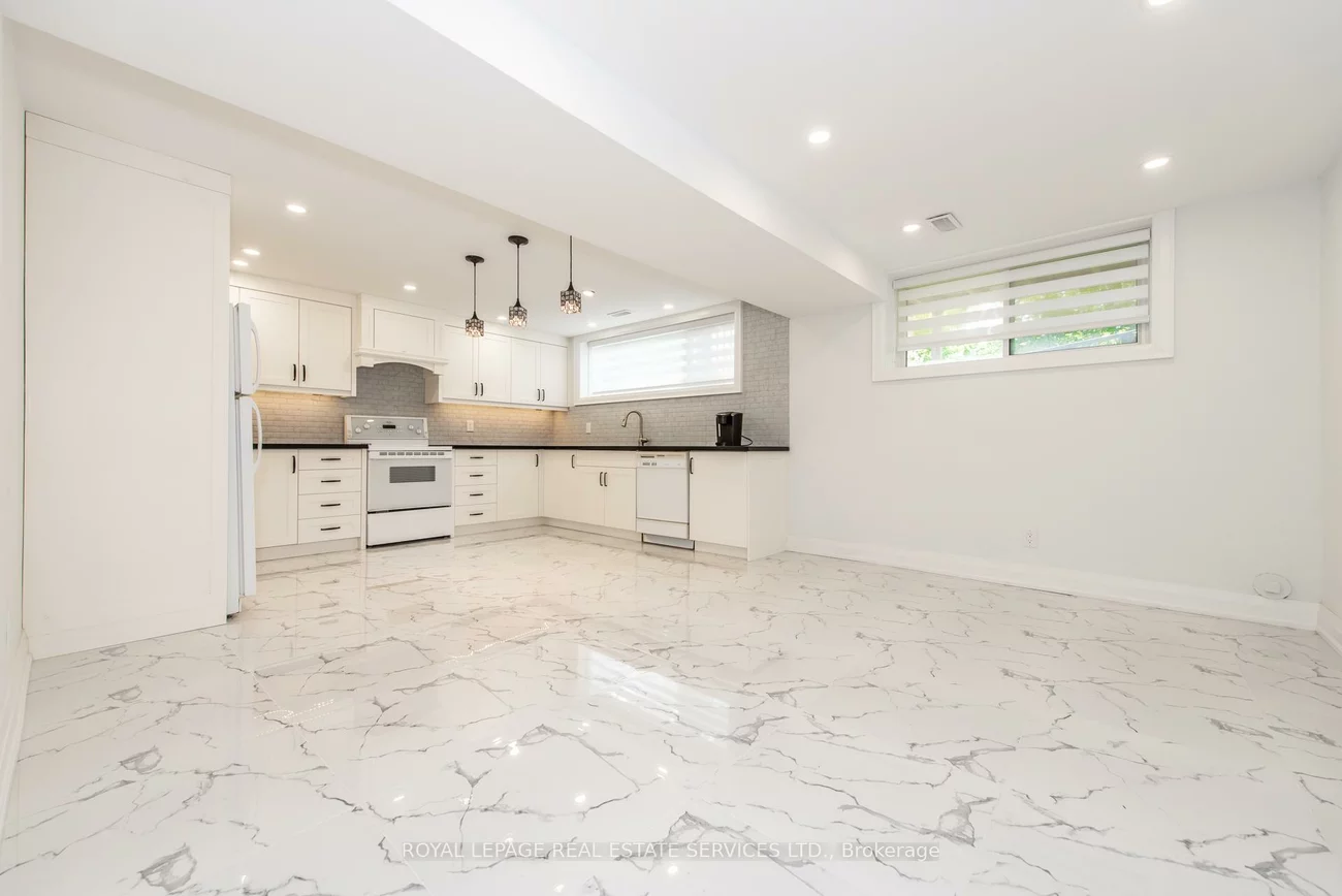 1204, Argreen, Mineola, Mississauga