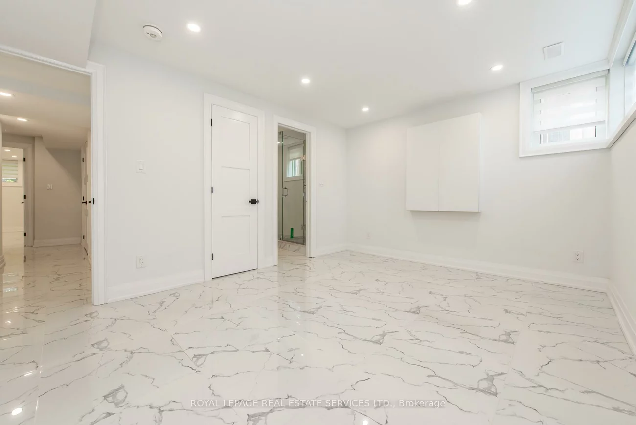 1204, Argreen, Mineola, Mississauga