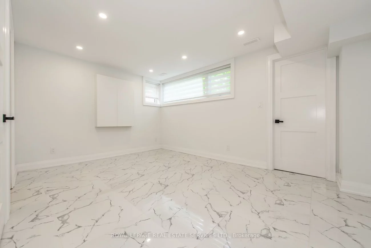 1204, Argreen, Mineola, Mississauga