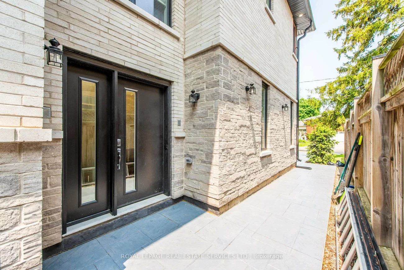 1204, Argreen, Mineola, Mississauga