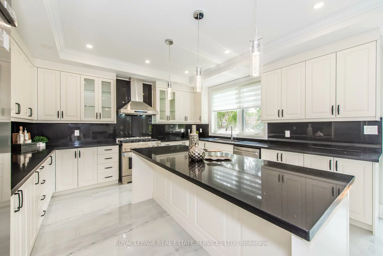 1204, Argreen, Mineola, Mississauga