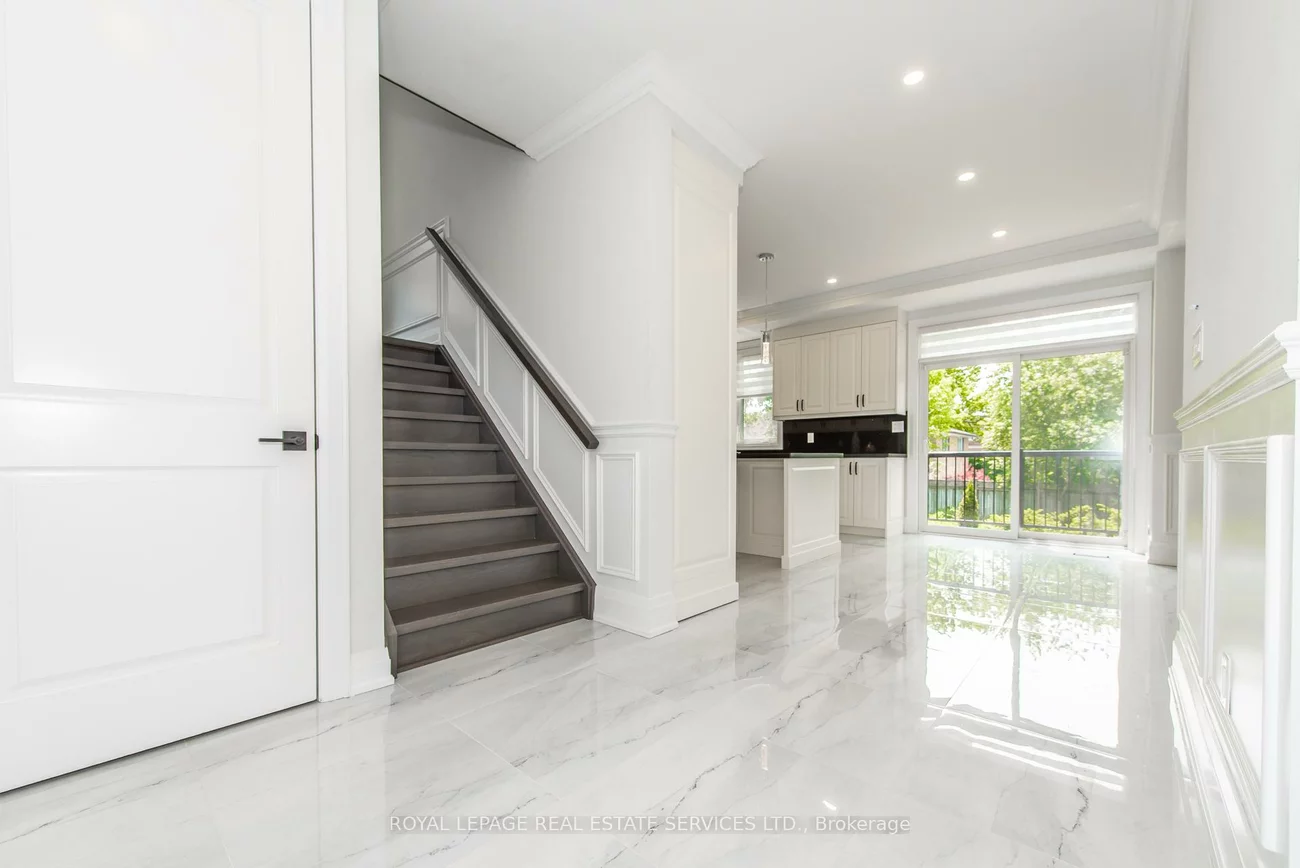 1204, Argreen, Mineola, Mississauga