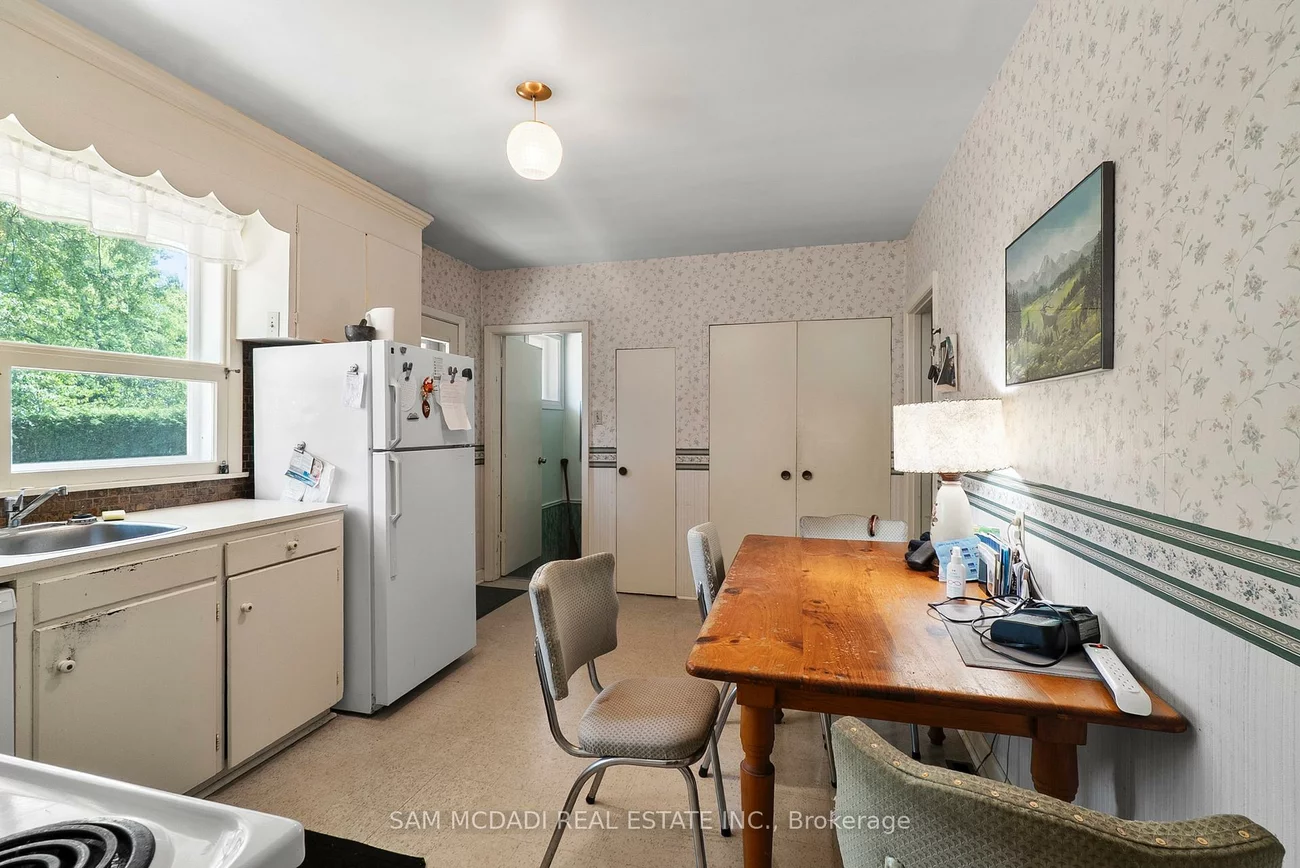 1491, Woodeden, Lorne Park, Mississauga