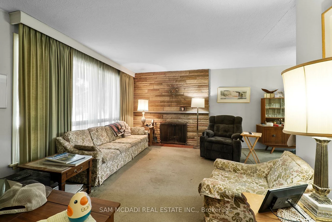 1491, Woodeden, Lorne Park, Mississauga