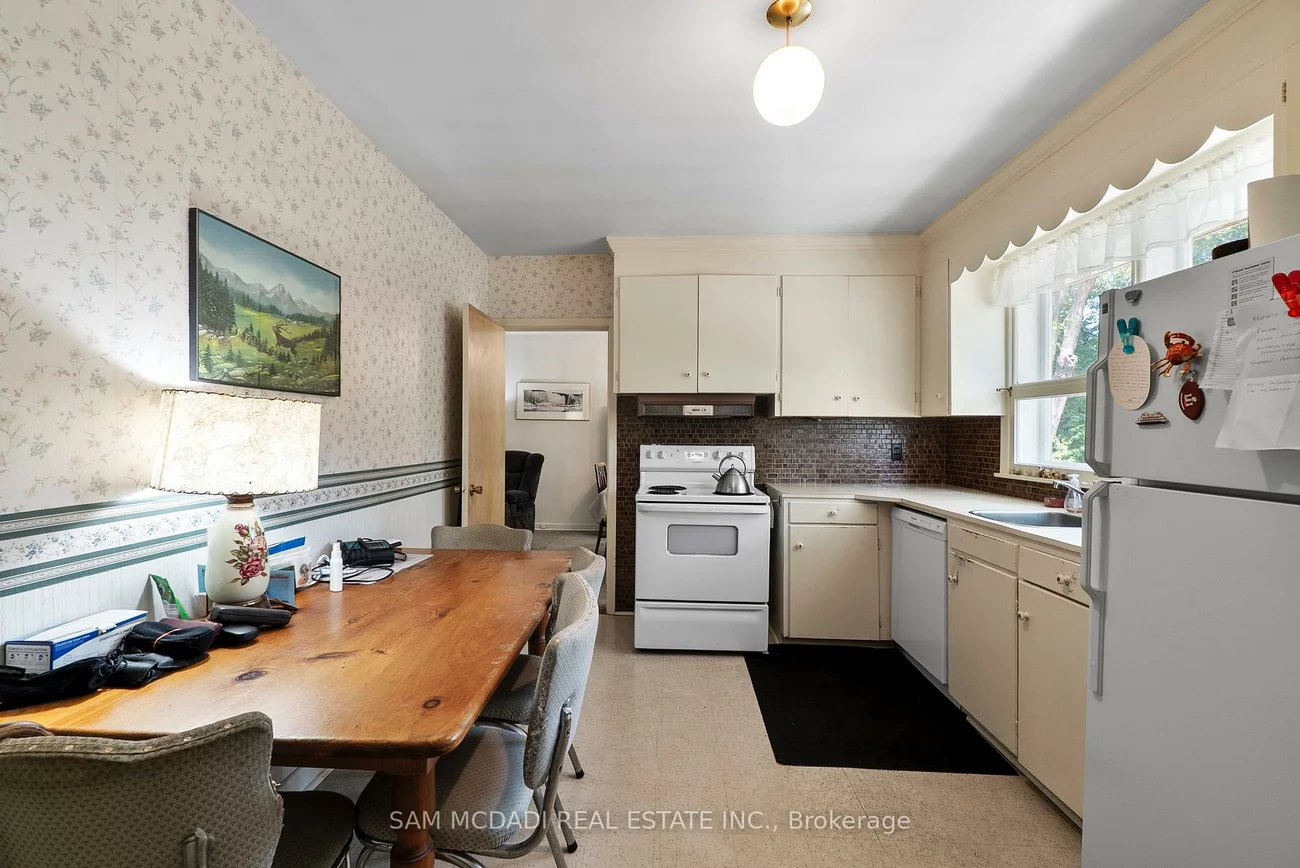 1491, Woodeden, Lorne Park, Mississauga