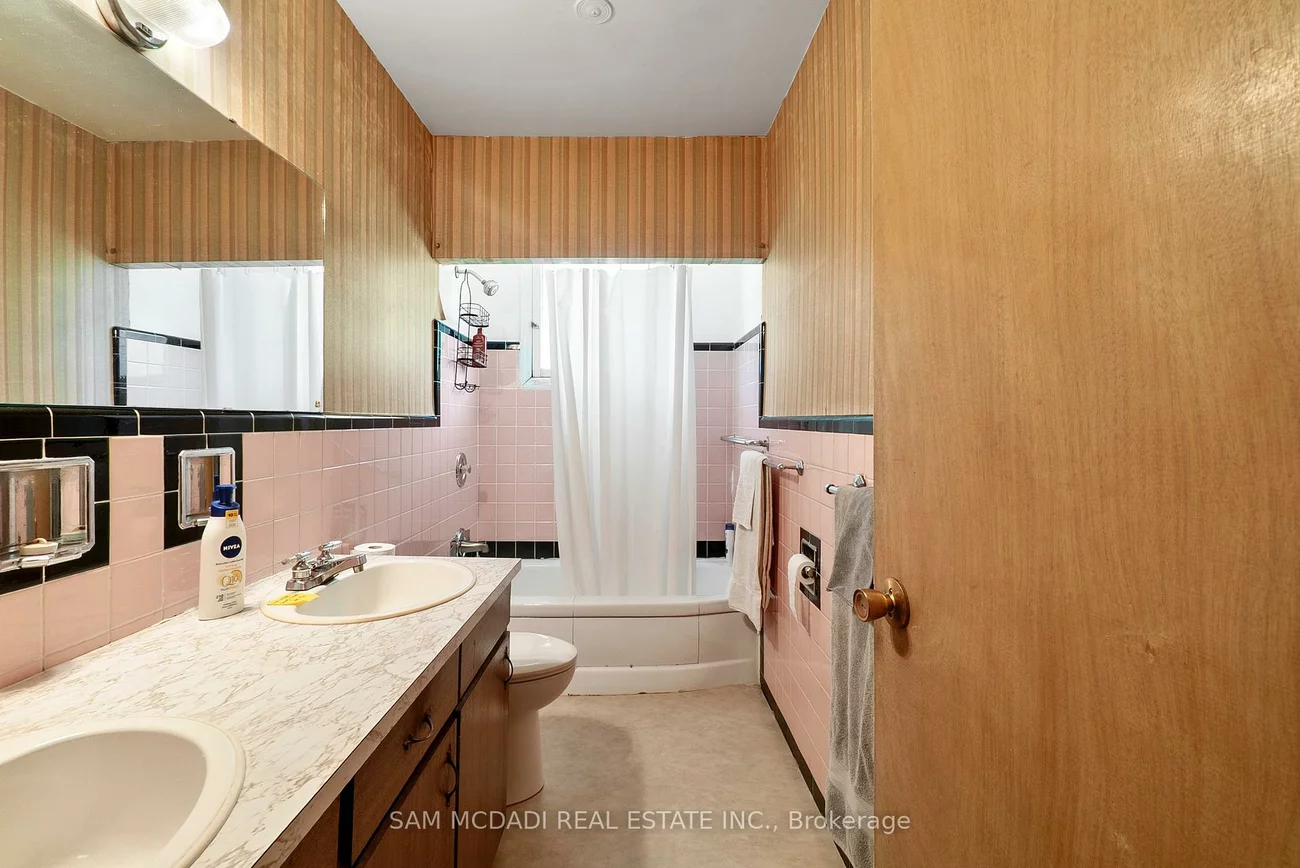 1491, Woodeden, Lorne Park, Mississauga