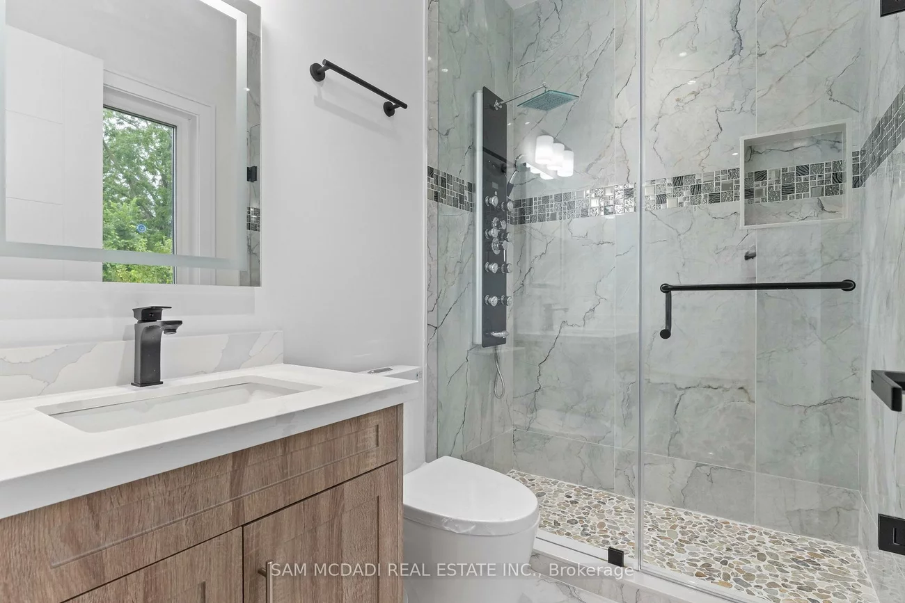 193, Mateo, Cooksville, Mississauga