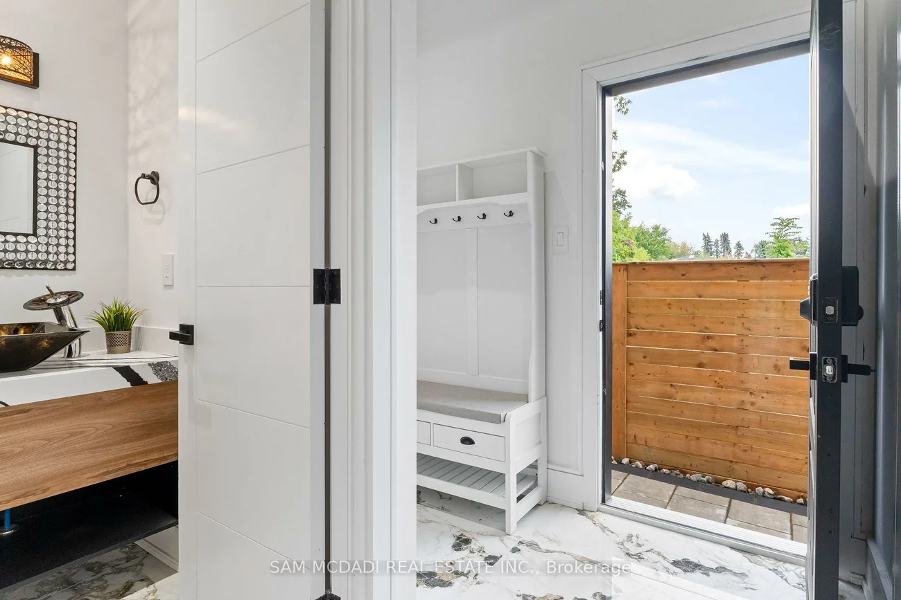 193, Mateo, Cooksville, Mississauga