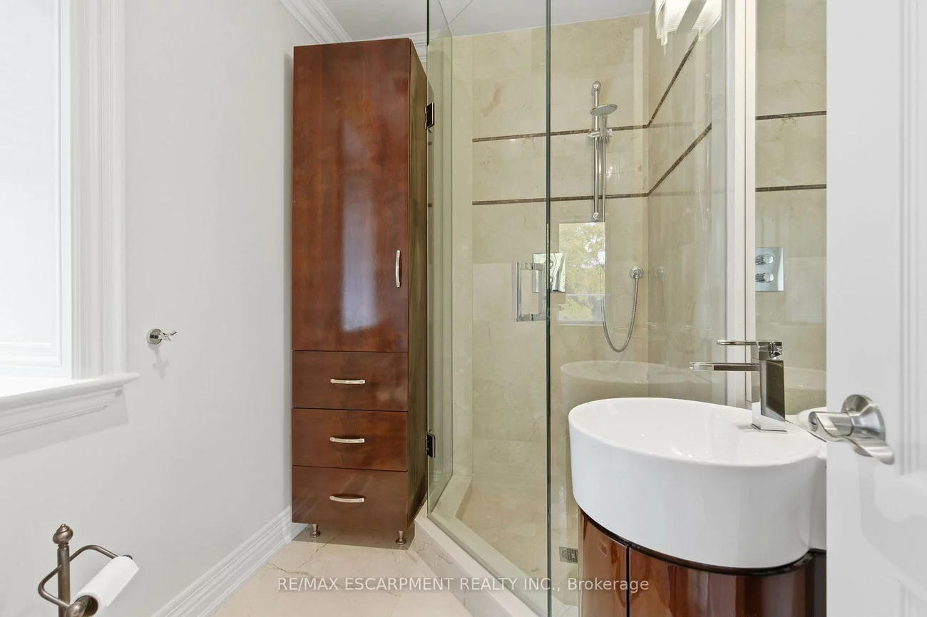 1366, Wilson, Mineola, Mississauga