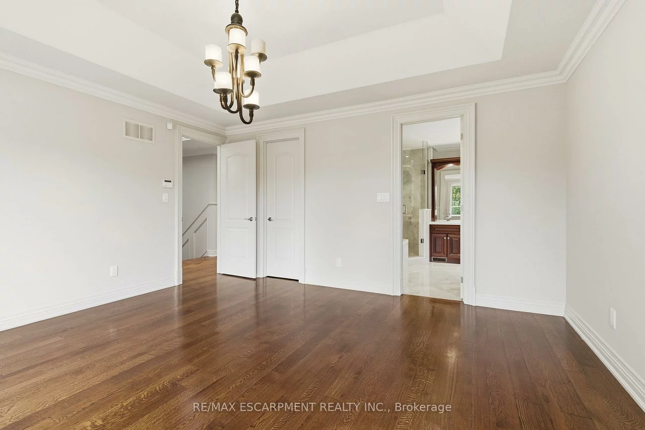 1366, Wilson, Mineola, Mississauga