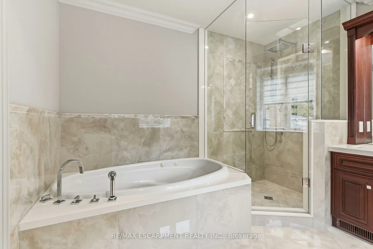 1366, Wilson, Mineola, Mississauga