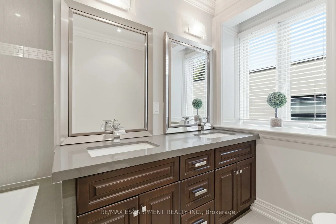 1366, Wilson, Mineola, Mississauga