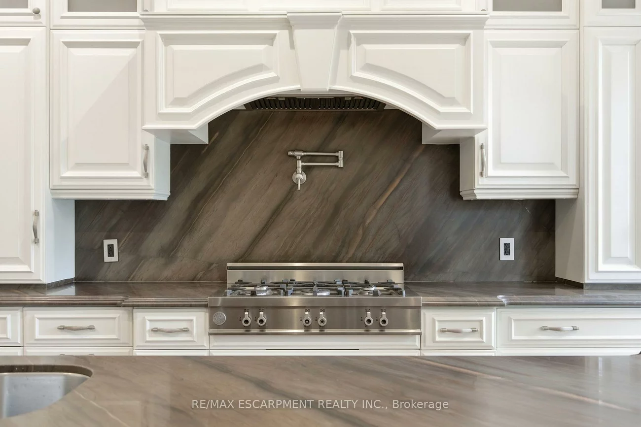 1366, Wilson, Mineola, Mississauga