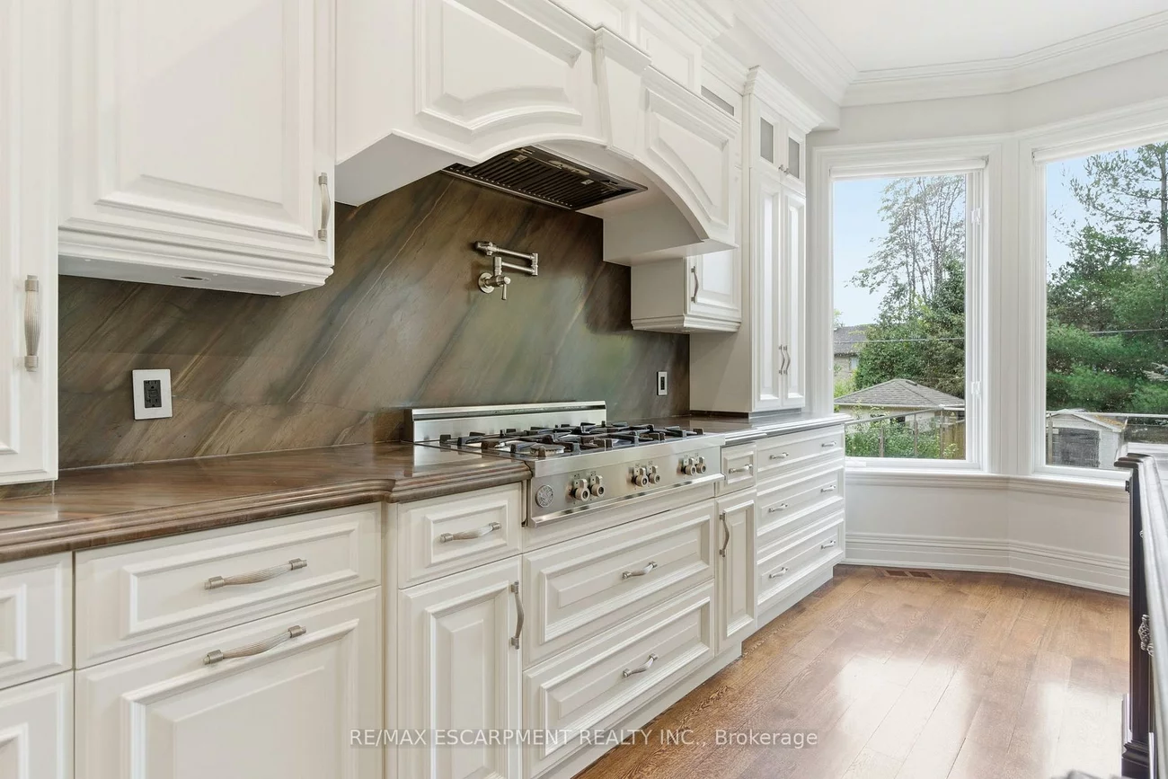 1366, Wilson, Mineola, Mississauga