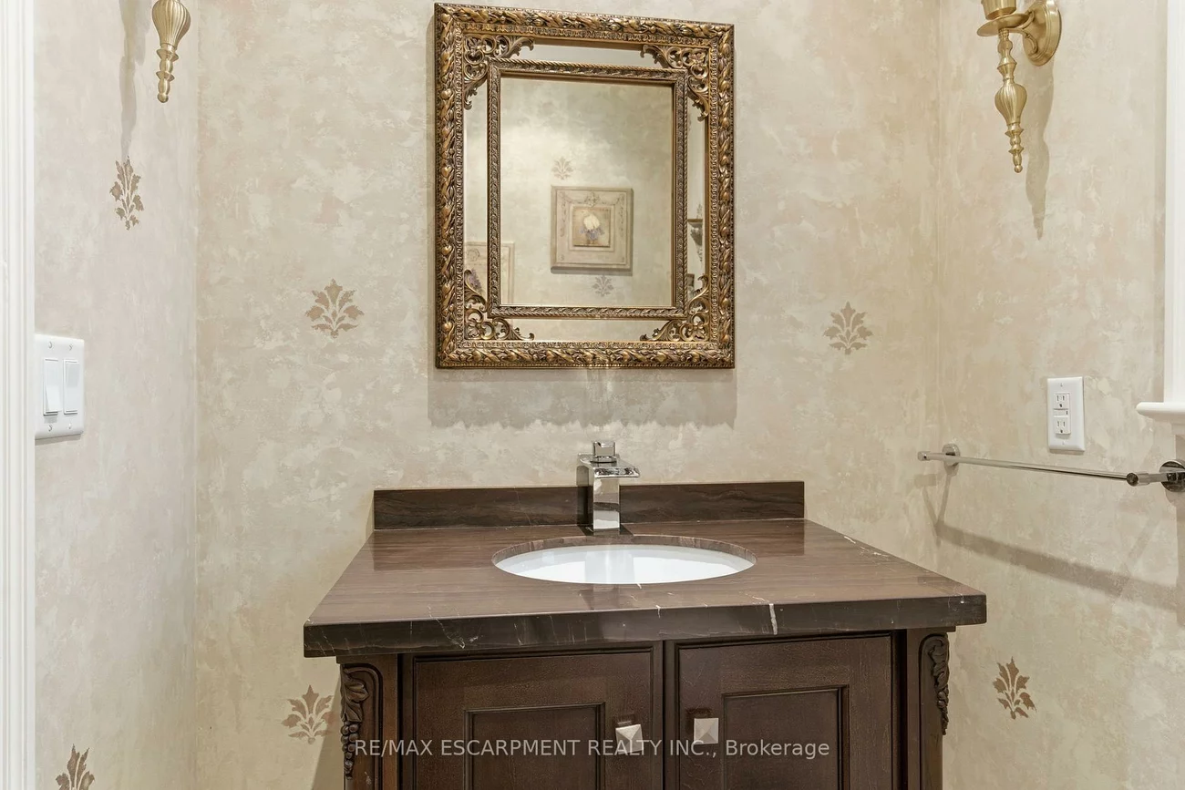 1366, Wilson, Mineola, Mississauga