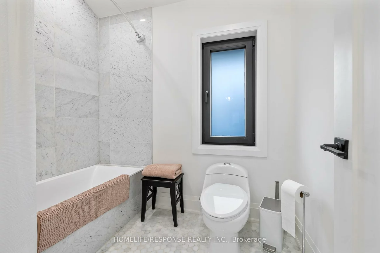 2110, Courtland, Lakeview, Mississauga