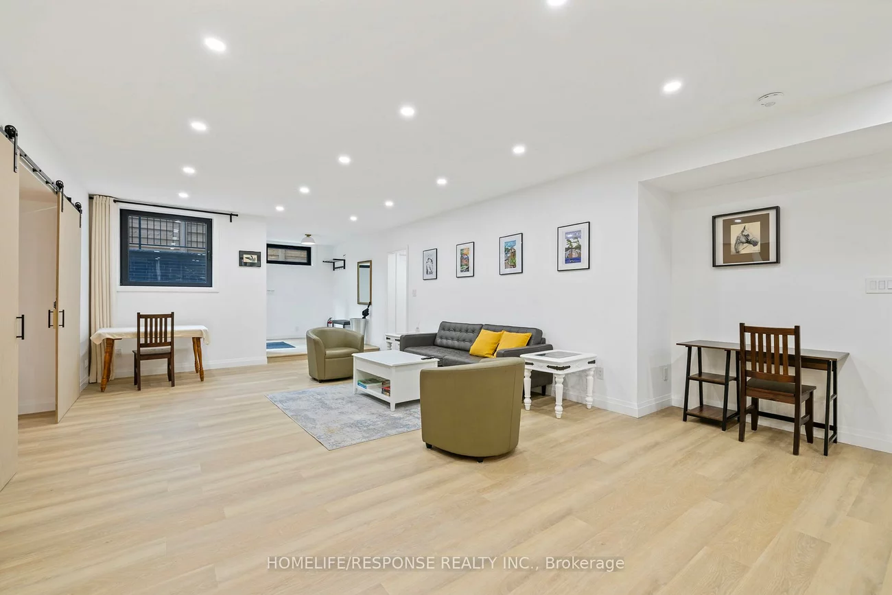 2110, Courtland, Lakeview, Mississauga