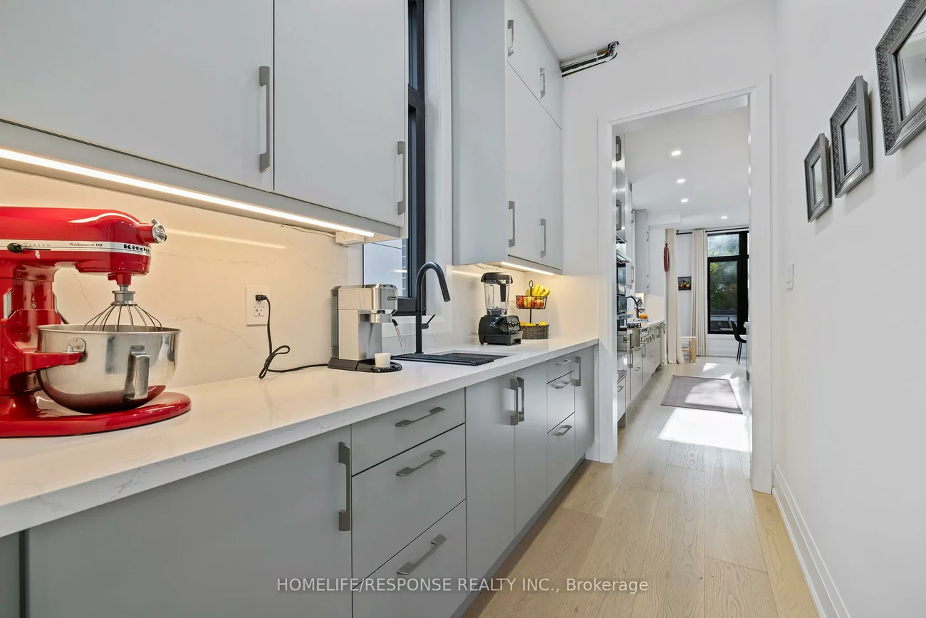 2110, Courtland, Lakeview, Mississauga