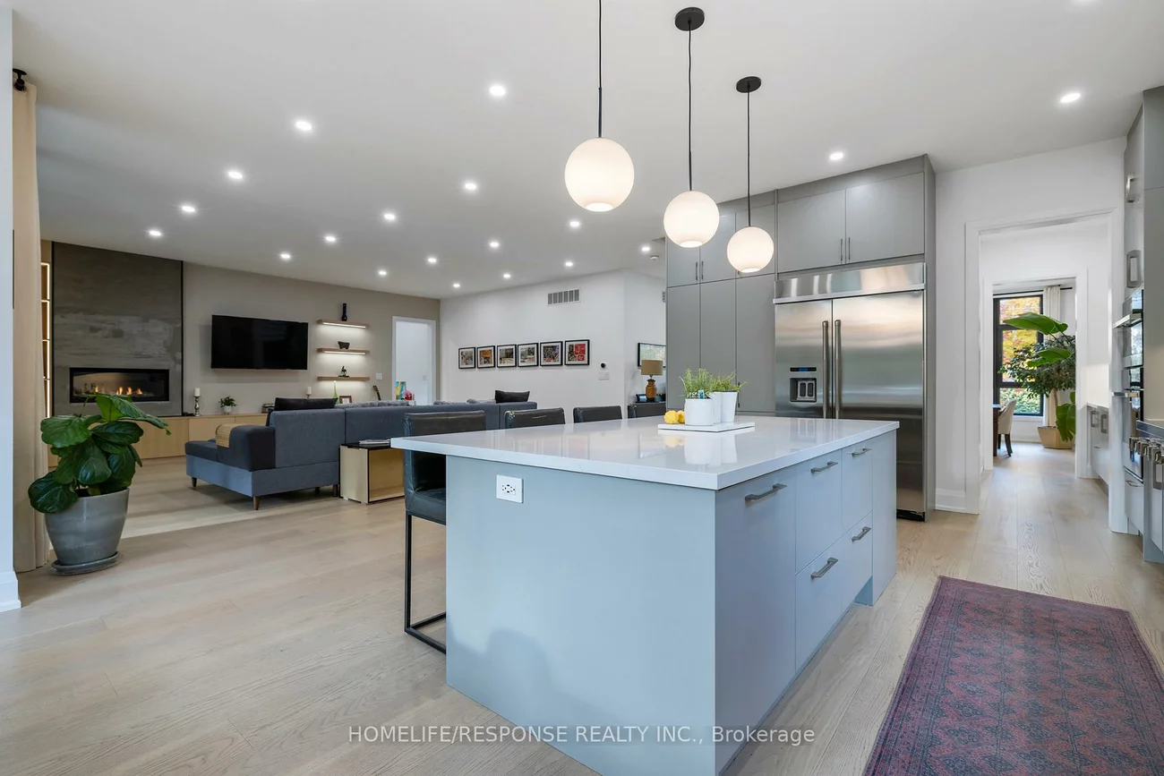 2110, Courtland, Lakeview, Mississauga