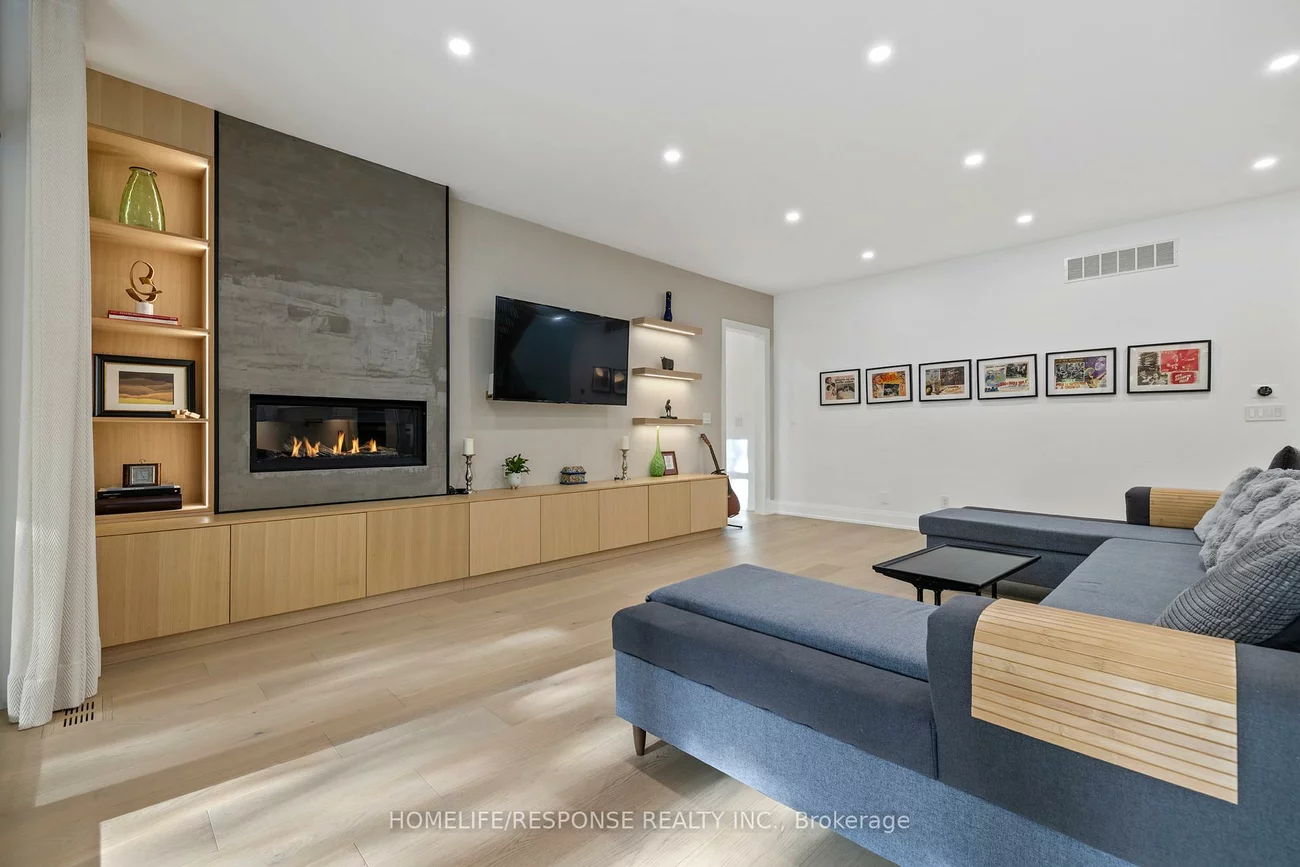 2110, Courtland, Lakeview, Mississauga