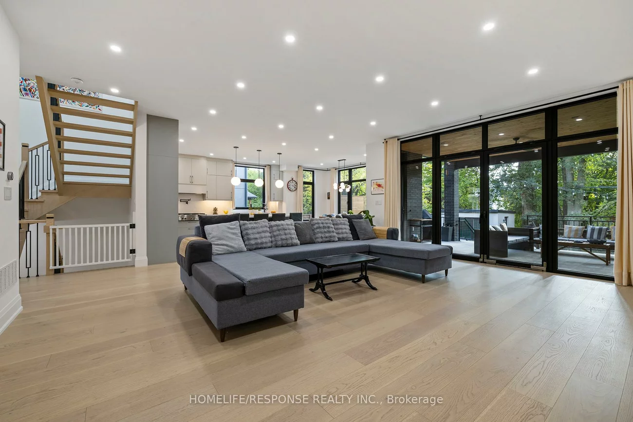 2110, Courtland, Lakeview, Mississauga