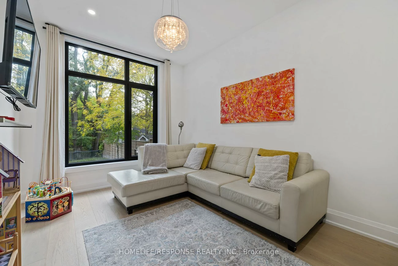 2110, Courtland, Lakeview, Mississauga