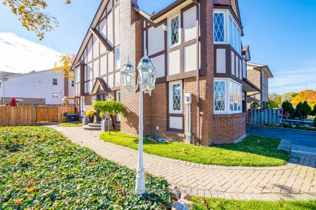 4174, Trellis, Erin Mills, Mississauga