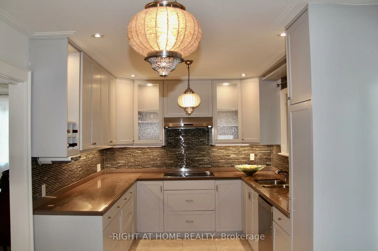 2335, Blase, Cooksville, Mississauga