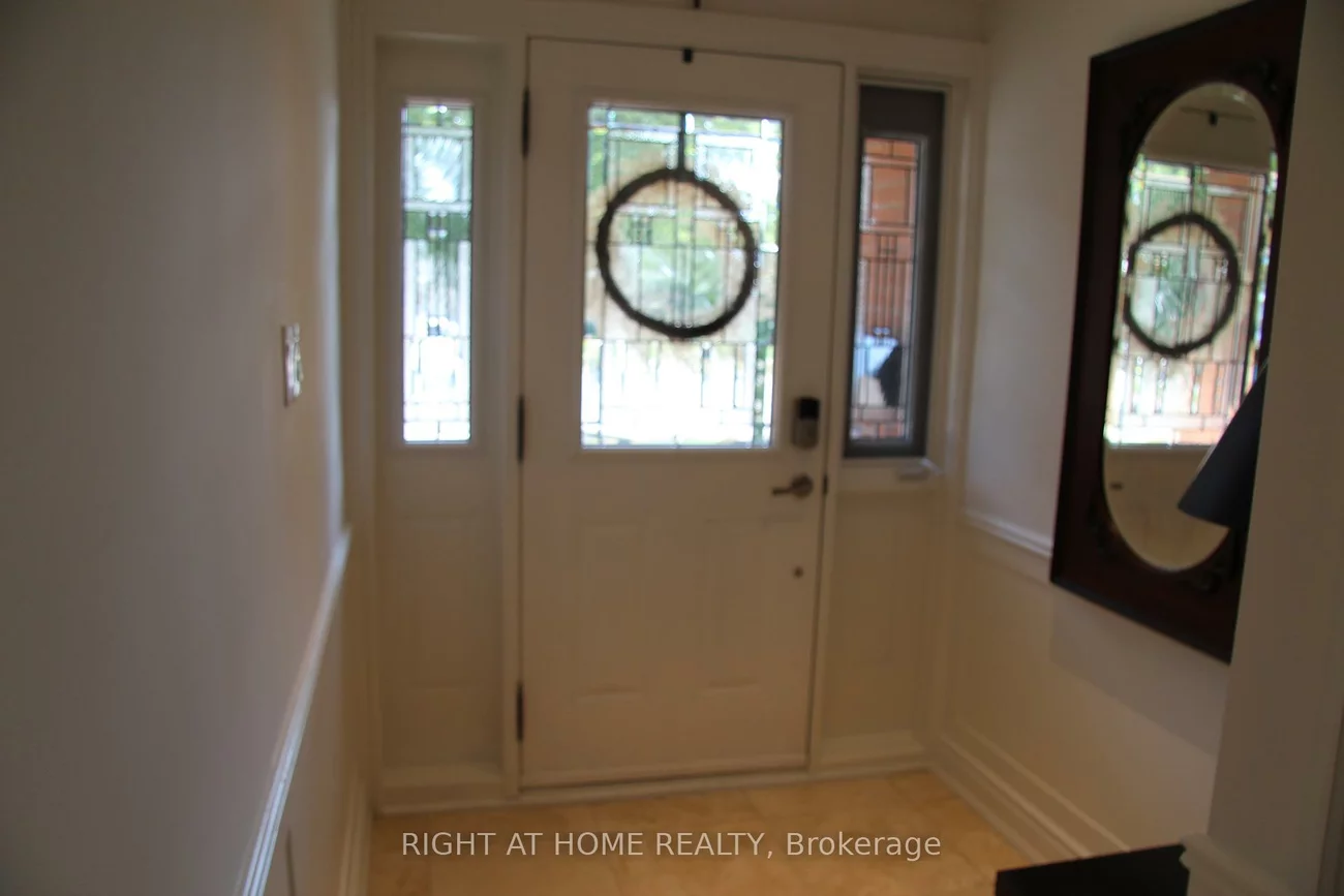 2335, Blase, Cooksville, Mississauga