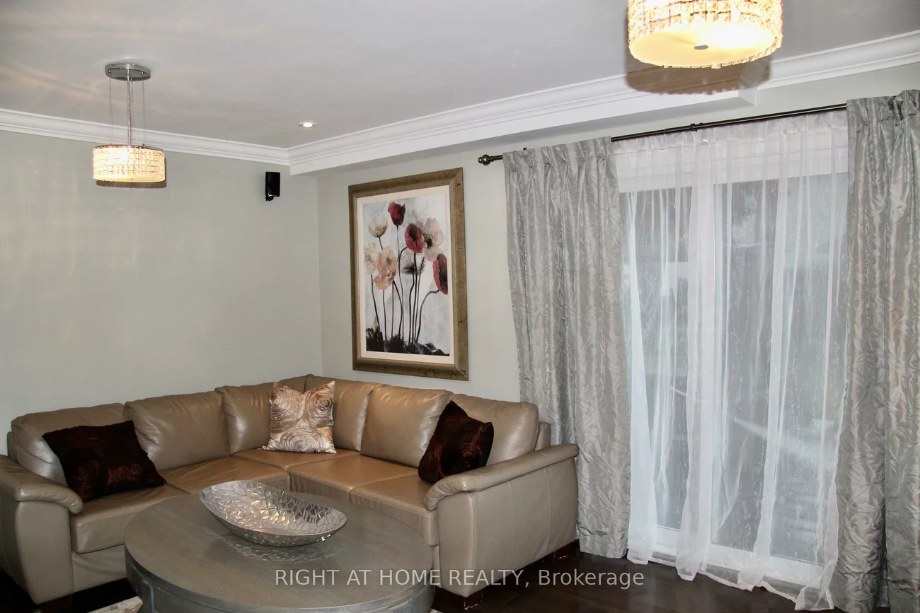 2335, Blase, Cooksville, Mississauga