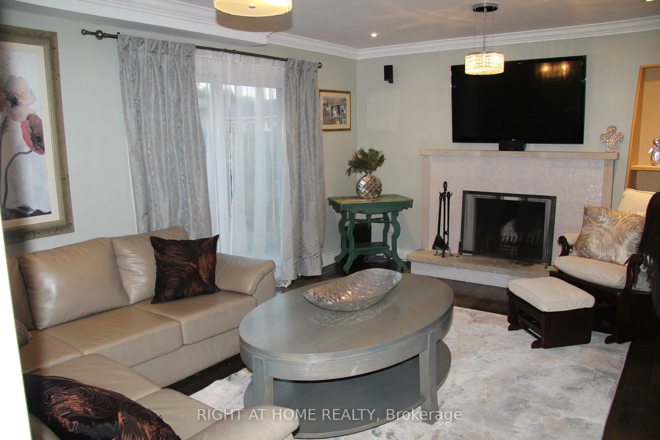 2335, Blase, Cooksville, Mississauga