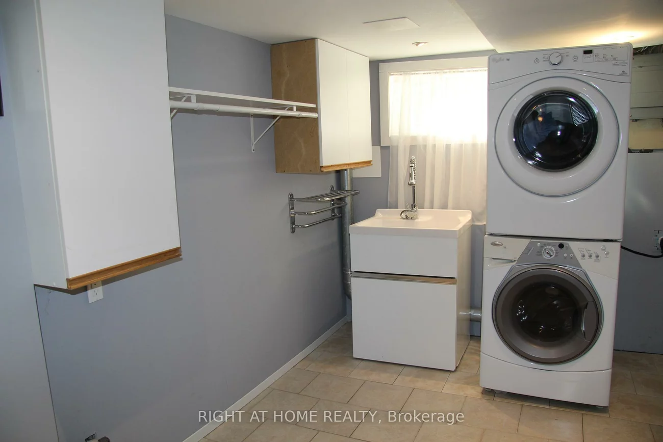 2335, Blase, Cooksville, Mississauga