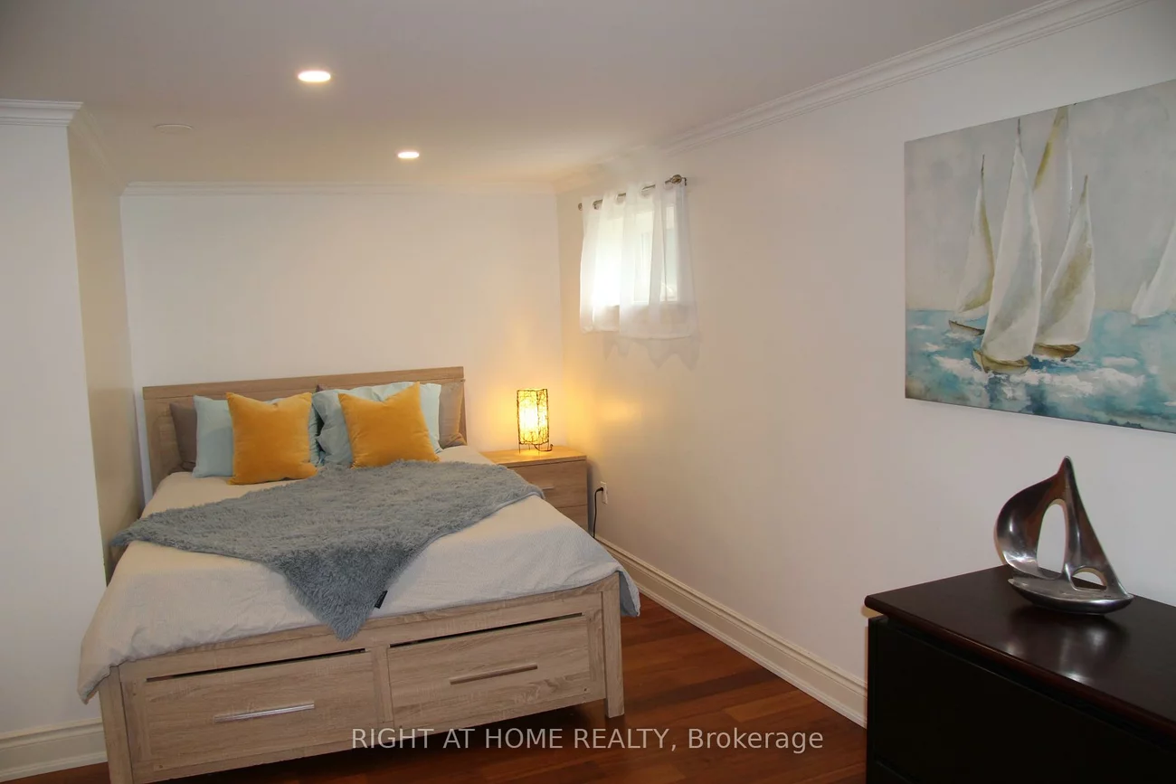 2335, Blase, Cooksville, Mississauga