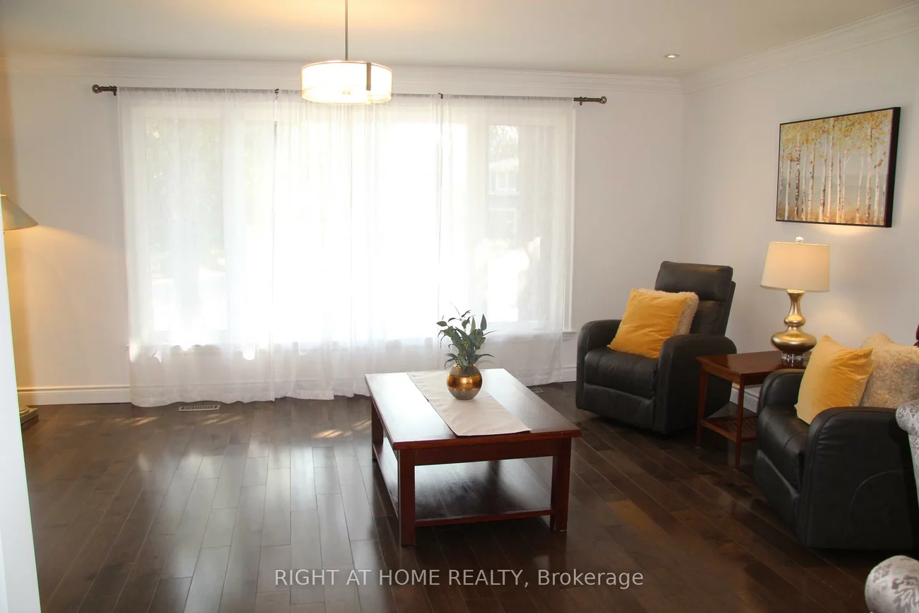 2335, Blase, Cooksville, Mississauga