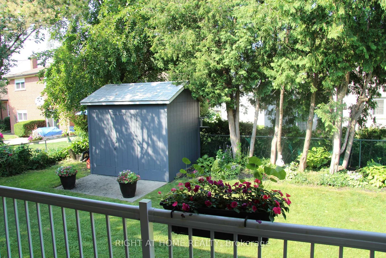 2335, Blase, Cooksville, Mississauga