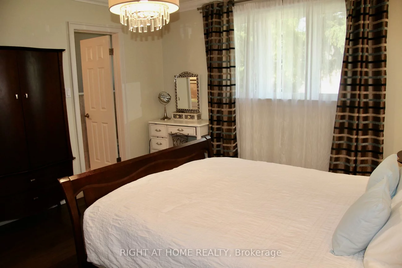 2335, Blase, Cooksville, Mississauga