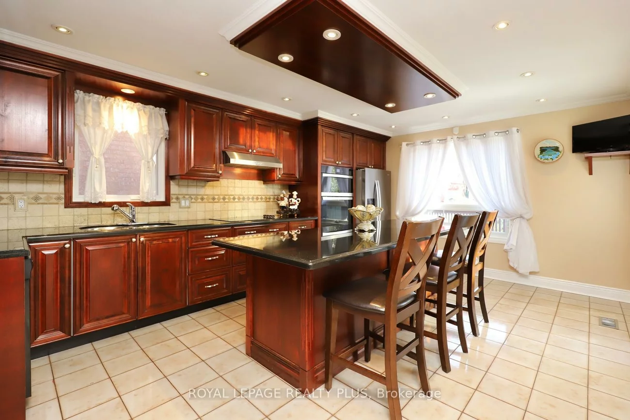 1086, Hedge, Lakeview, Mississauga