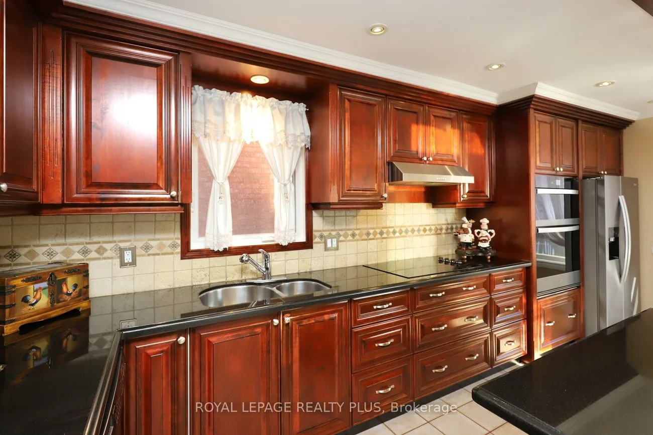 1086, Hedge, Lakeview, Mississauga