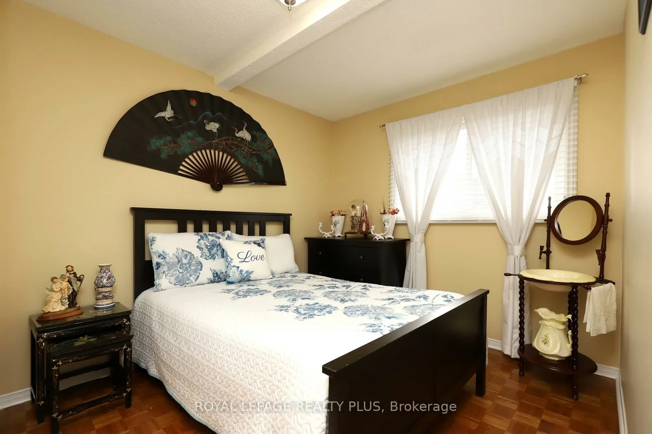 1086, Hedge, Lakeview, Mississauga