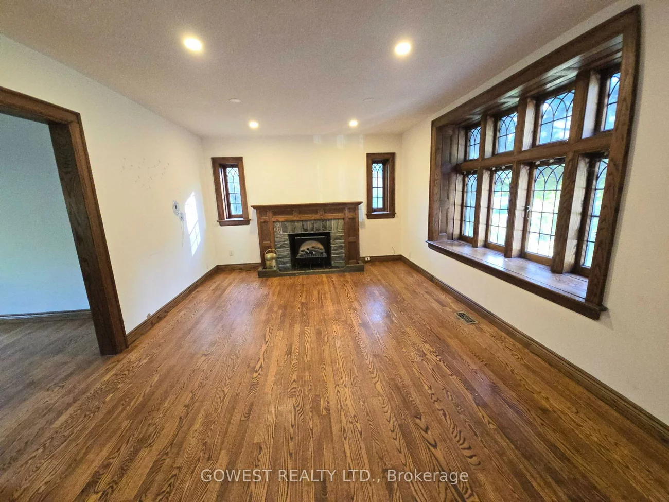 62, Pinewood, Mineola, Mississauga