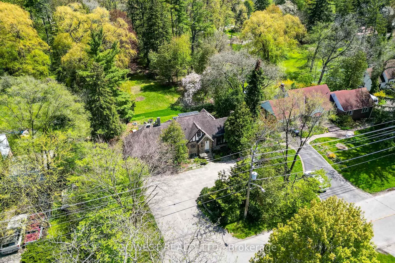 62, Pinewood, Mineola, Mississauga