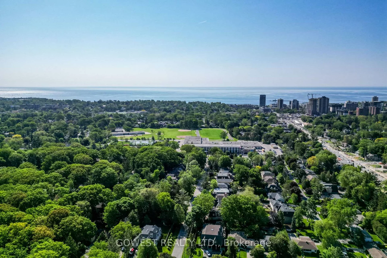 62, Pinewood, Mineola, Mississauga