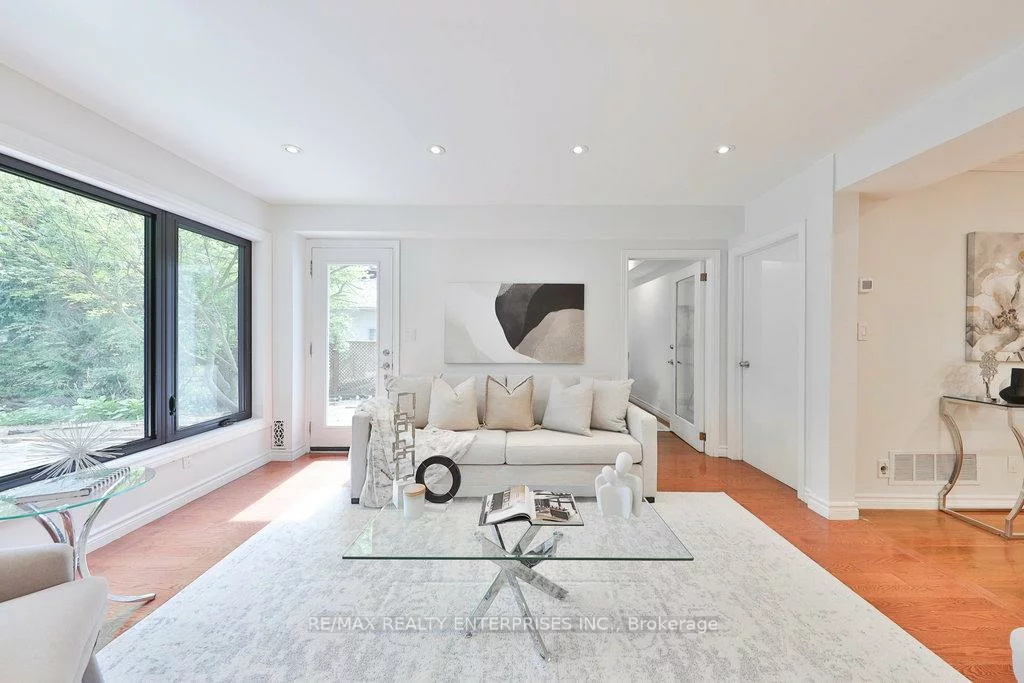 1389, Milton, Mineola, Mississauga