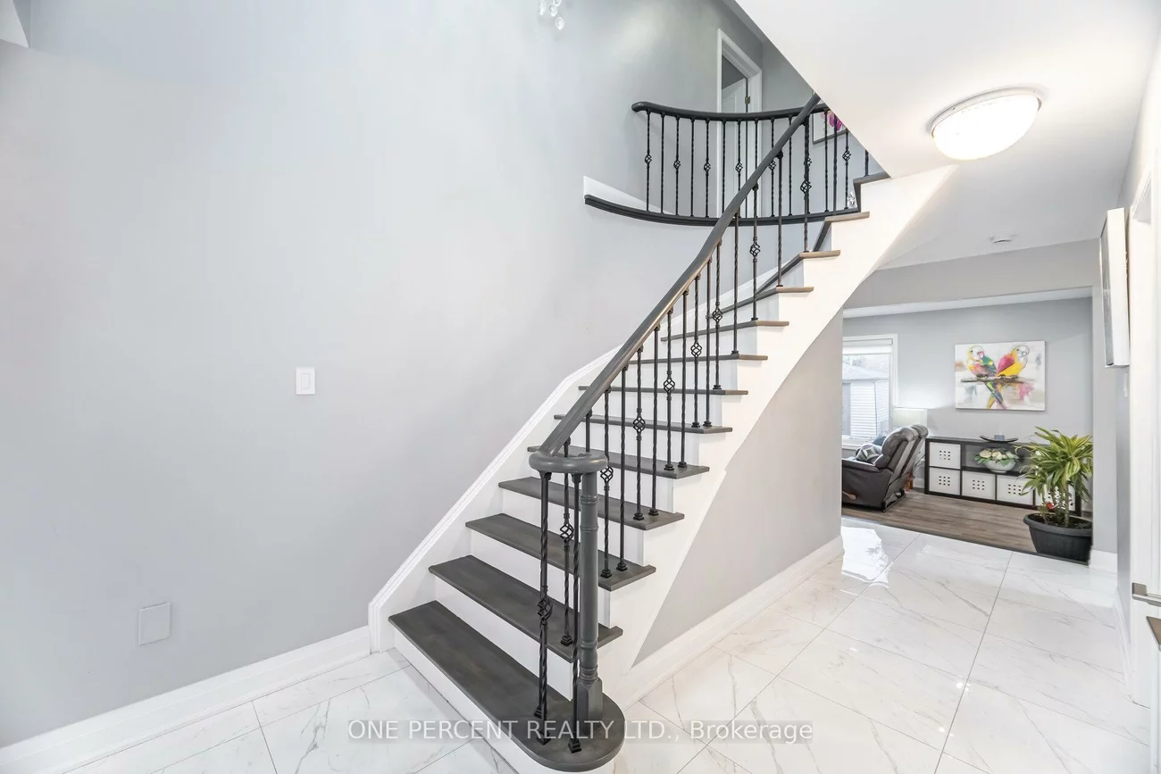 704, Bookham, Rathwood, Mississauga