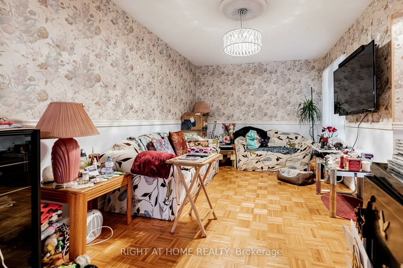 4278, Sawmill Valley, Erin Mills, Mississauga